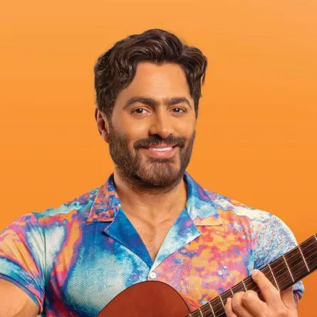 الصورة من صفحة تامر حسني على الفيس بوك