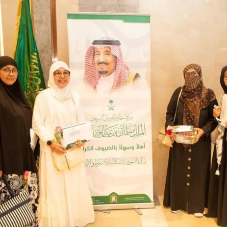 وصول الدفعة الـ 15 من ضيوف خادم الحرمين لبرنامج العمرة والزيارة للمدينة المنورة - الصورة من وزارة الشؤون الإسلامية والدعوة عبر موقعها الرسمي