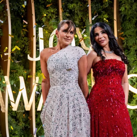 منى زكي وديمة قندلفت. مصدر الصورة: المركز الإعلامي لـ MBC