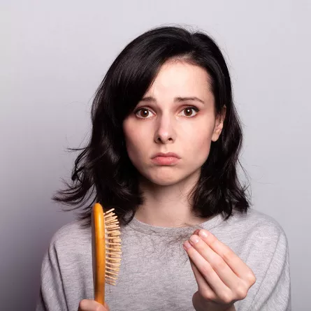 تساقط الشعر في فصل الشتاء.. أسبابه وطرق علاجه بخلطات طبيعية