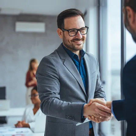  خطوات الثقة التي تقودك إلى طريق النجاح في العمل