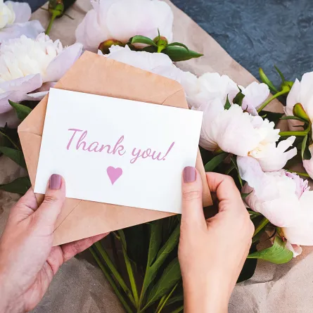 يجب أن تشعر زوجتك بمدى تقديرك الدائم ومشاركتك لها في المسؤوليات