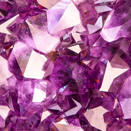 أحجار الجمشت تعد رمزاً للقوة والشجاعة- (مصدر الصورة: موقع freepik)