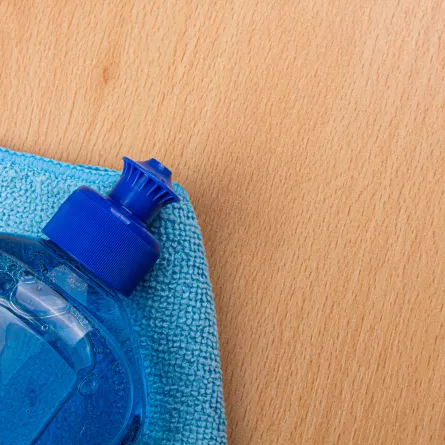 استخدامات سائل الجلي في أعمال تنظيف المنزل والحديقة