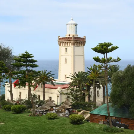طنجة بعيون خبيرة الفن والتحف عزيزة العراقي