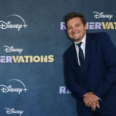 جيريمي رينر Jeremy Renner في فيلم "Rennervations" (مصدر الصورة:  VALERIE MACON / AFP)