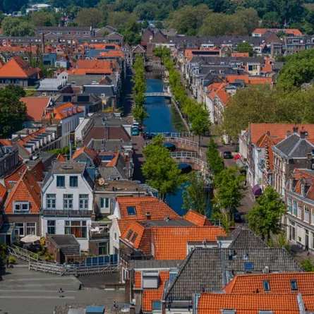 رحلة سياحية إلى مدينة دلفت 