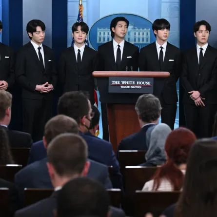 فرقة BTS في البيت الأبيض (مصدر الصورة: SAUL LOEB / AFP)