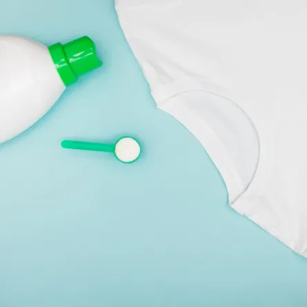 طرق لجعل الملابس ناصعة البياض