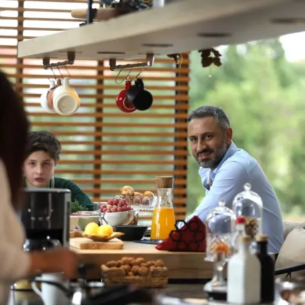 من كواليس الخائن -الصورة من المركز الاعلامي ل ام بي سي