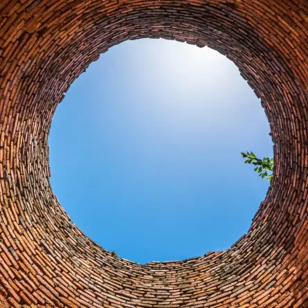 تفسير حلم النزول في البئر في المنام