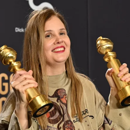 المخرجة الفرنسية جوستين تريت  Justine Triet في حفل غولدن غلوب (مصدر الصورة: Robyn BECK / AFP)