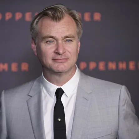 كريستوفر نولان في باريس (Christopher Nolan in Paris). مصدر الصورة: JULIEN DE ROSA / AFP