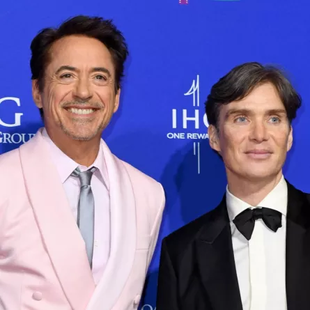 كيليان مورفي وروبرت داوني جونيور  Cillian Murphy and Robert Downey Jr في حفل جوائز Palm Springs (مصدر الصورة:  VALERIE MACON / AFP)