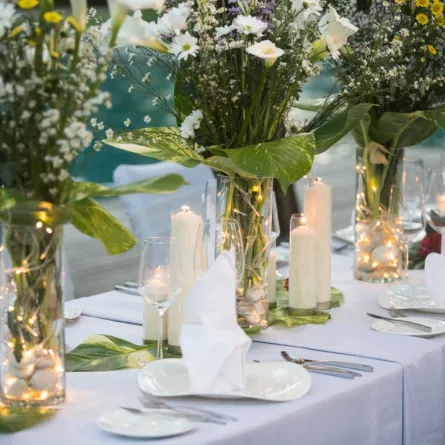 الأبيض يميز ديكور العرس