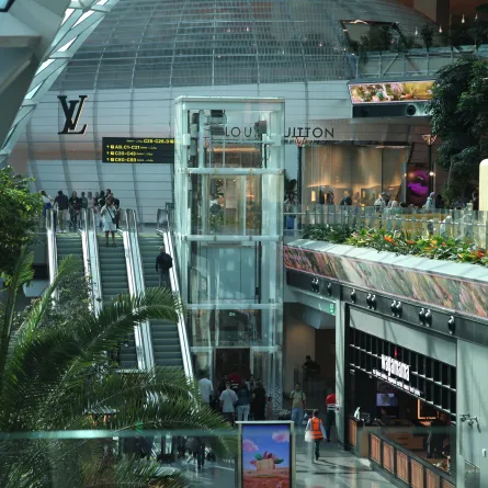 مطار حمد الدولي يعلن استقباله قرابة 46 مليون مسافر العام الماضي. الصورة من موقع unsplash by Kees Double U