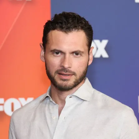 آدان كانتو Adan Canto في حفل Fox Upfront (مصدر الصورة: Dia Dipasupil / GETTY IMAGES NORTH AMERICA / Getty Images via AFP)