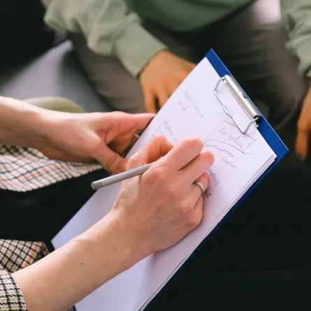 الفرق بين المرشد النفسي واللايف كوتش.. كبير جداً