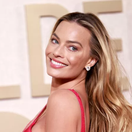 مارغوت روبي في حفل توزيع جوائز غولدن غلوب ( Margot Robbie at Golden Globe Awards). مصدر الصورة: Michael TRAN / AFP