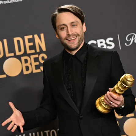 كيران كولكين في حفل توزيع جوائز غولدن غلوب (Kieran Culkin at Golden Globe Awards). مصدر الصورة:  Robyn BECK / AFP