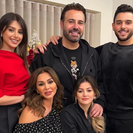 عاصي الحلاني مع عائلته- الصورة من صفحة الوليد الحلاني بـ"إنستغرام"