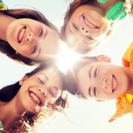 صورة تعبيرية للمراهقين