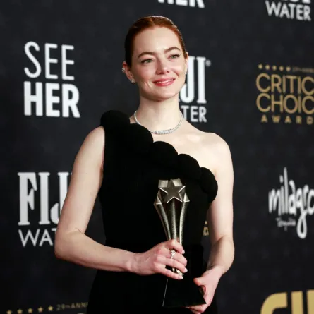 إيما ستون Emma Stone في حفل جوائز Critics Choice Awards (مصدر الصورة: Michael TRAN / AFP)