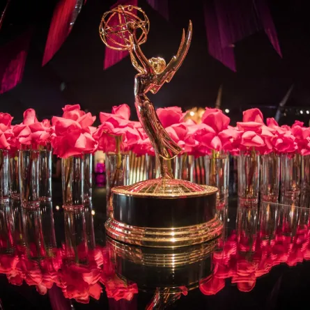 جائزة إيمي (Emmy statue). مصدر الصورة: AFP / Mark RALSTON