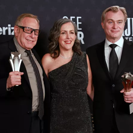 فريق عمل Oppenheimer في حفل Critics Choice (مصدر الصورة:  by Michael TRAN / AFP)