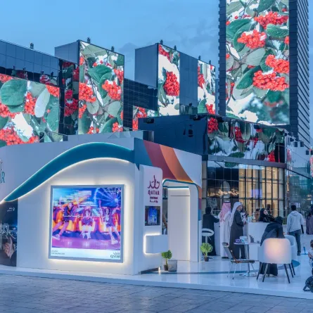 زوروا قطر تروج لـ"حياكم قطر" في بوليفارد الرياض. الصورة من العلاقات العامة لسياحة قطر