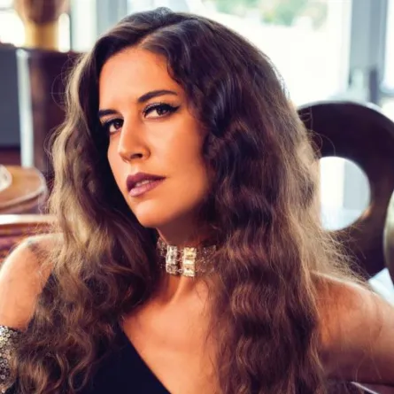 فنانة الأوبرا العالمية فرح الديباني 