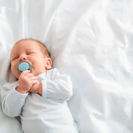 صورة مولود مع اللهاية