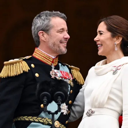 الملكة ماري والملك فريدريك في كوبنهاغن، الدنمارك (King Frederik X of Denmark and Queen Mary in Copenhagen, Denmark). مصدر الصورة: Jonathan NACKSTRAND / AFP