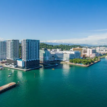 كوتا كينابالو تقع على أطراف بحر الصين الجنوبي