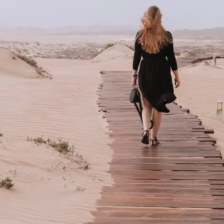 فوائد المشي على الرمل للتخسيس