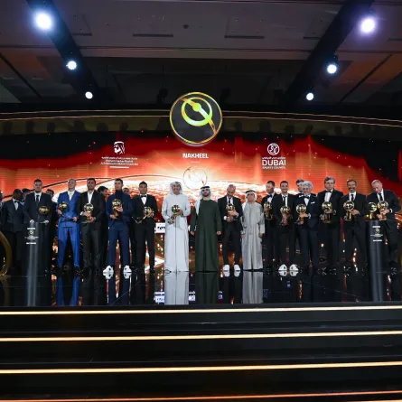 الفائزون بجائزة  دبي جلوب سوكر. الصورة من حساب الشيخ منصور بن محمد على منصة x