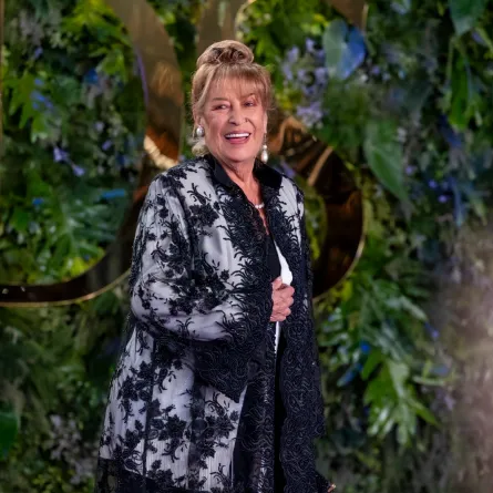 منى واصف - الصورة من المكتب الاعلامي لـ MBC