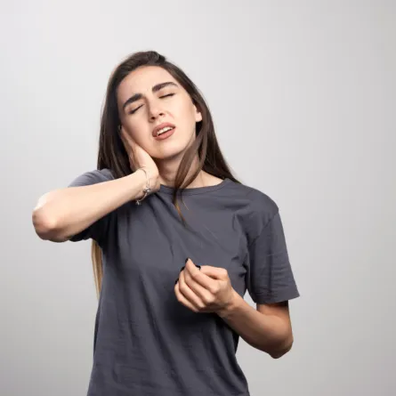 ألم الأذن أثناء البلع قد يكون ناتجاً من عدوى في الحلق