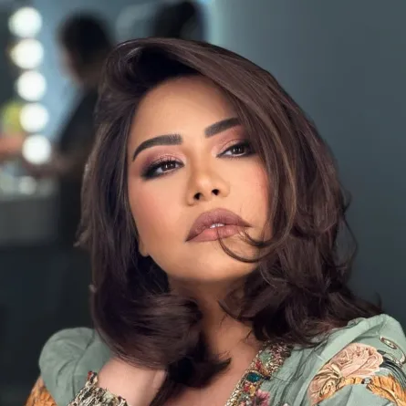 الصورة من صفحة شيرين على الفيس بوك