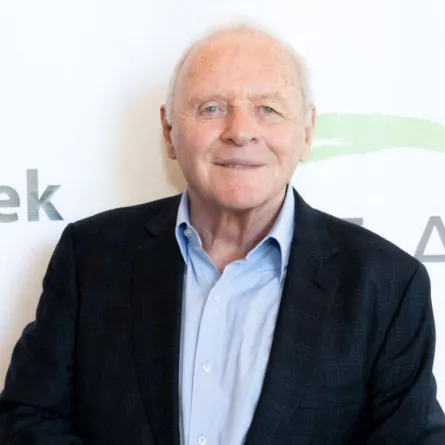 أنتوني هوبكنز في لوس أنجلوس، كاليفورنيا (Anthony Hopkins in Los Angeles, California). مصدر الصورة: Greg Doherty/Getty Images/AFP