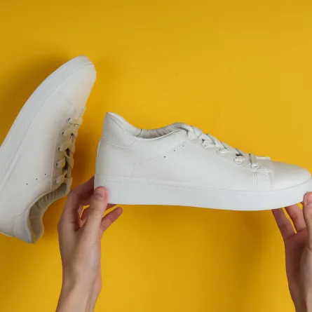 تنظيف الحذاء الأبيض 