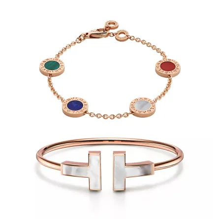 أساور مرصعة بأحجار كريمة 