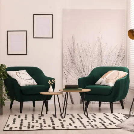 زوجان من الطاولات المتداخلة المودرن، في غرفة المعيشة