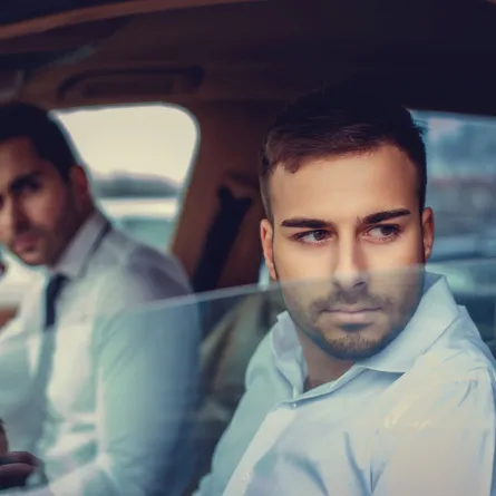 قيادة السيارة مع الأصدقاء