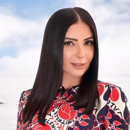 الصورة من حساب منى زكي على إنستغرام 