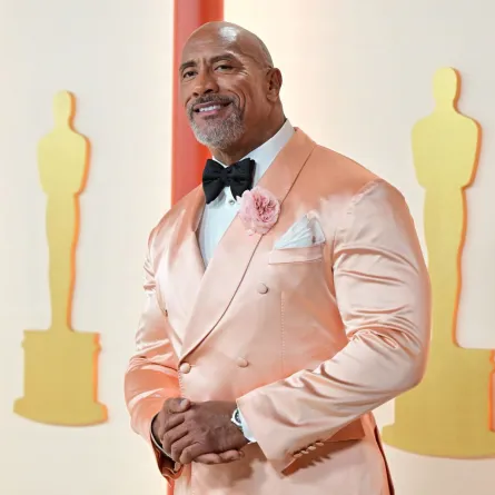 دواين جونسون الشهير بـ ذا روك في حفل توزيع جوائز أوسكار (Dwayne Johnson attends the 95th Annual Academy Awards). مصدر الصورة: Frederic J. Brown / AFP
