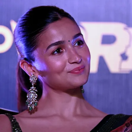عليا بهات في نيودلهي (Alia Bhatt in New Delhi) -مصدر الصورة: Sajjad HUSSAIN / AFP
