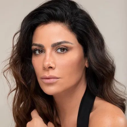 الصورة من صفحة صبا مبارك على الفيس بوك