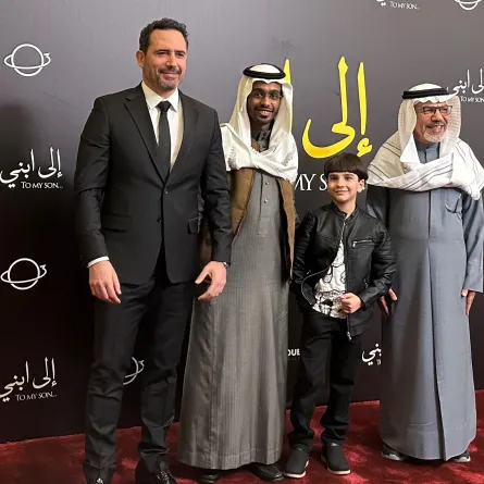 ظافر العابدين وفريق فيلم إلى ابني