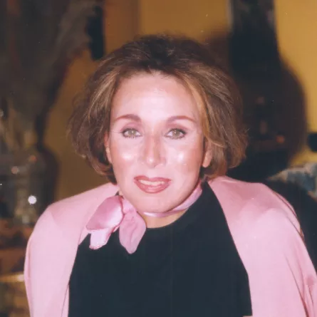 الصورة من حساب لبنى عبد العزيز على انستغرام